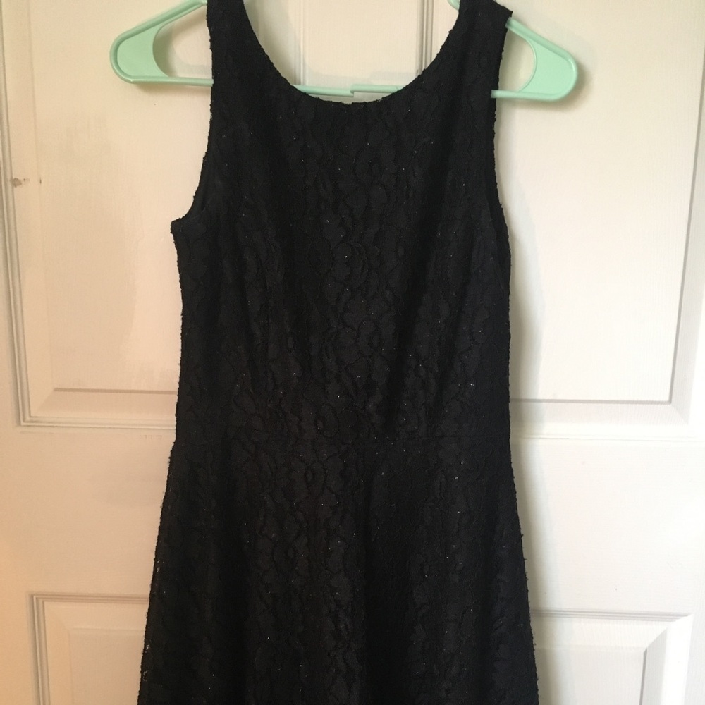 Black Lace Sleeveless Dress.